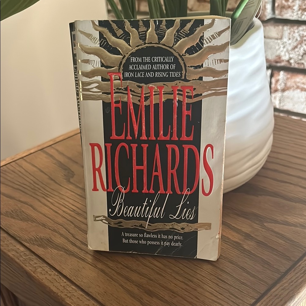 Emilie Richards ‘Beautiful Lies’ Paperback Book